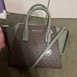 Michael Kors hand bag/crossbody